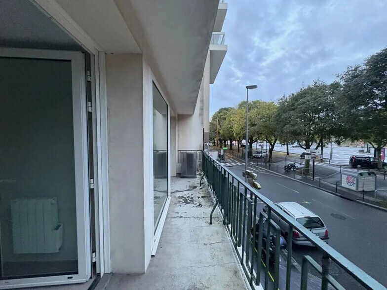 Retail in Nantes for lease - Building Photo - Image 2 of 9
