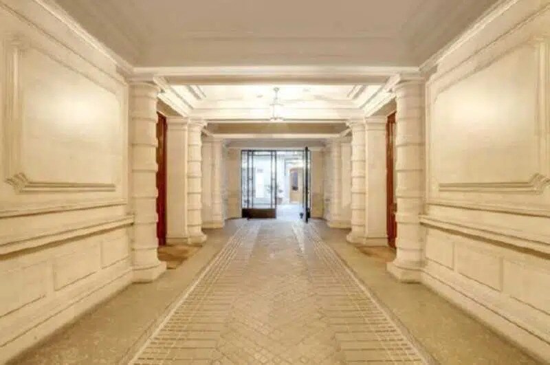 Office in Paris for lease - Lobby - Image 2 of 7