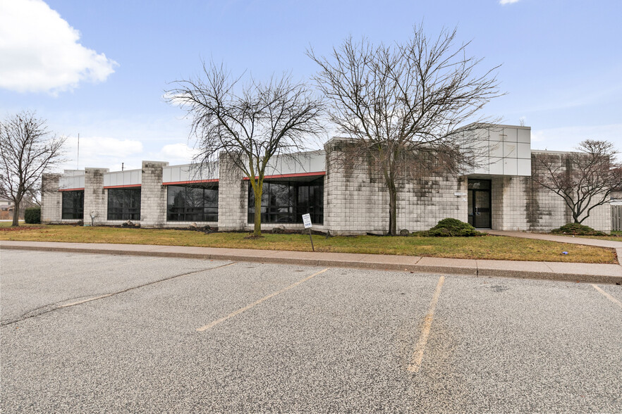 3909 Grand Marais Rd, Windsor, ON for lease - Building Photo - Image 2 of 45