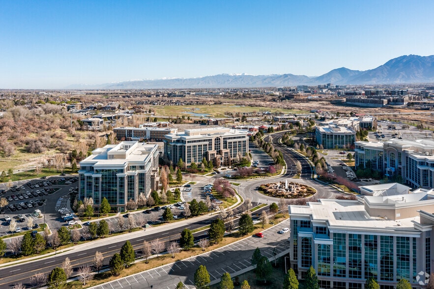 10653 S River Front Pky, South Jordan, UT for lease - Building Photo - Image 3 of 16