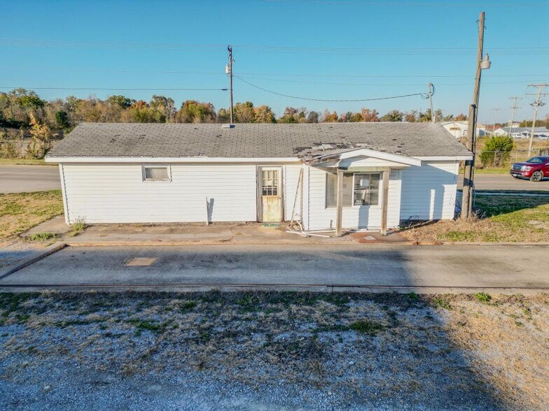 201 Barnett St, Harrisburg, IL for sale - Building Photo - Image 1 of 1