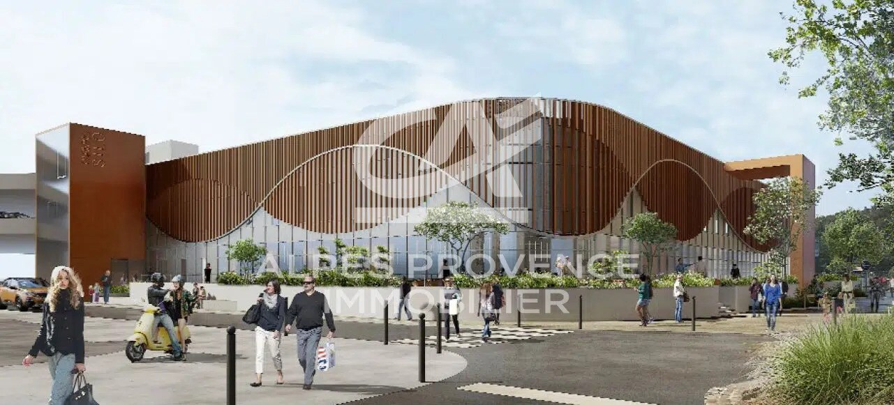 Retail in Les Pennes-Mirabeau for lease Building Photo- Image 1 of 2