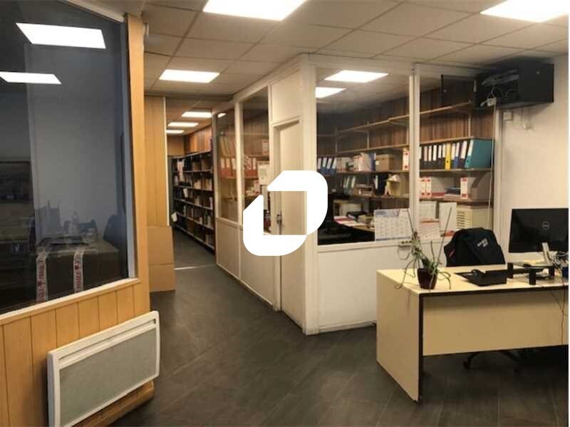 Office in Courbevoie for sale Building Photo- Image 1 of 8