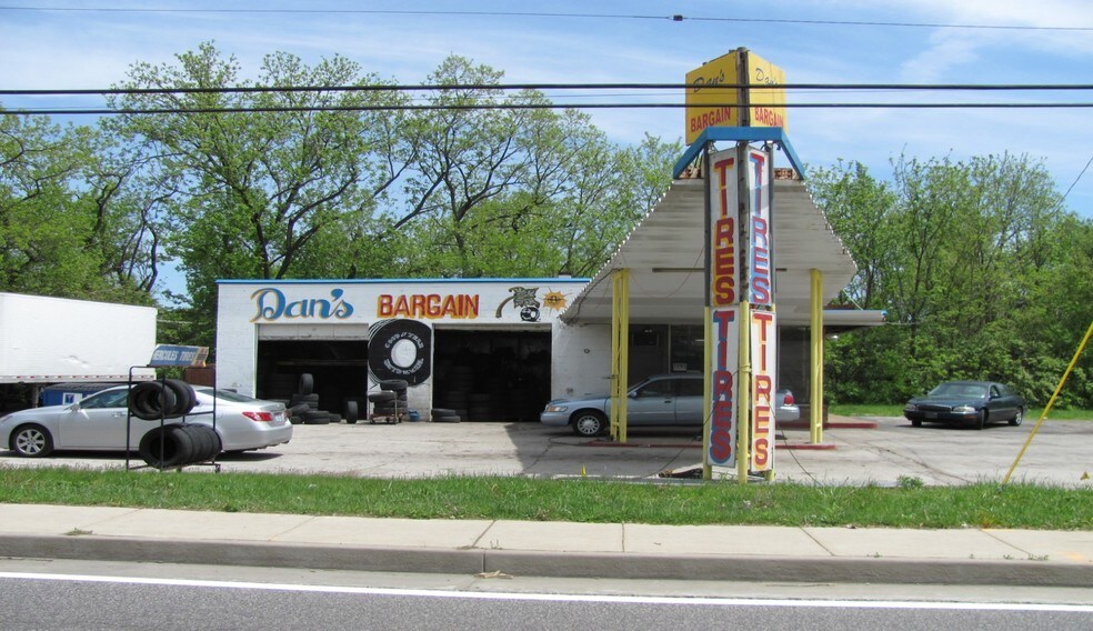 9876 Halls Ferry Rd, Saint Louis, MO 63136