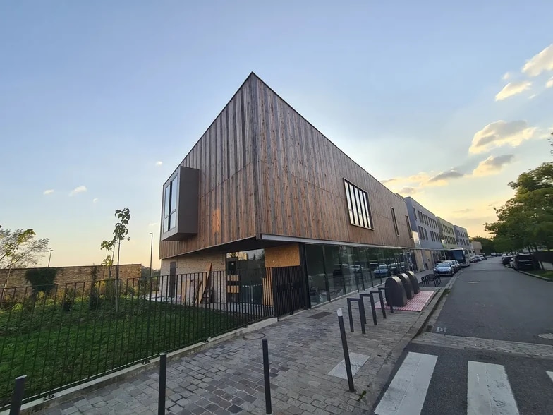 Retail in Le Chesnay-Rocquencourt for lease - Primary Photo - Image 1 of 4