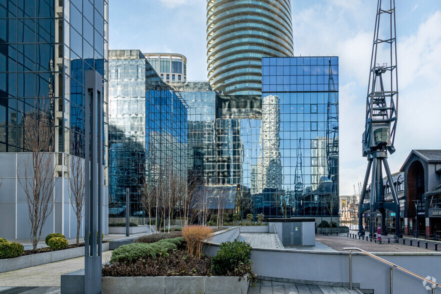 8-9 Harbour Exchange Sq, London for lease - Building Photo - Image 3 of 4