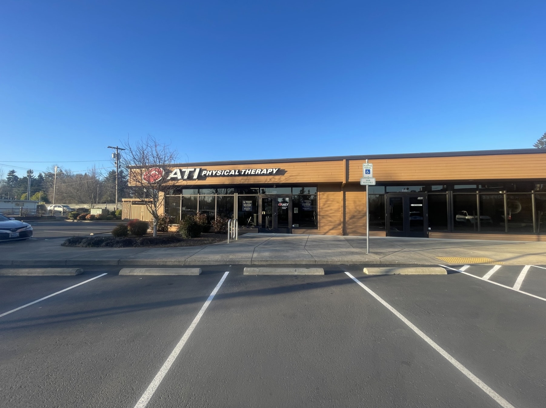 3165 Commercial St SE, Salem, OR for lease Building Photo- Image 1 of 8