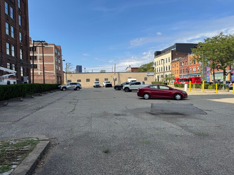 2828 Penn Ave, Pittsburgh, PA for sale - Building Photo - Image 2 of 4