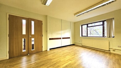 High St, Bromley for lease Interior Photo- Image 2 of 8