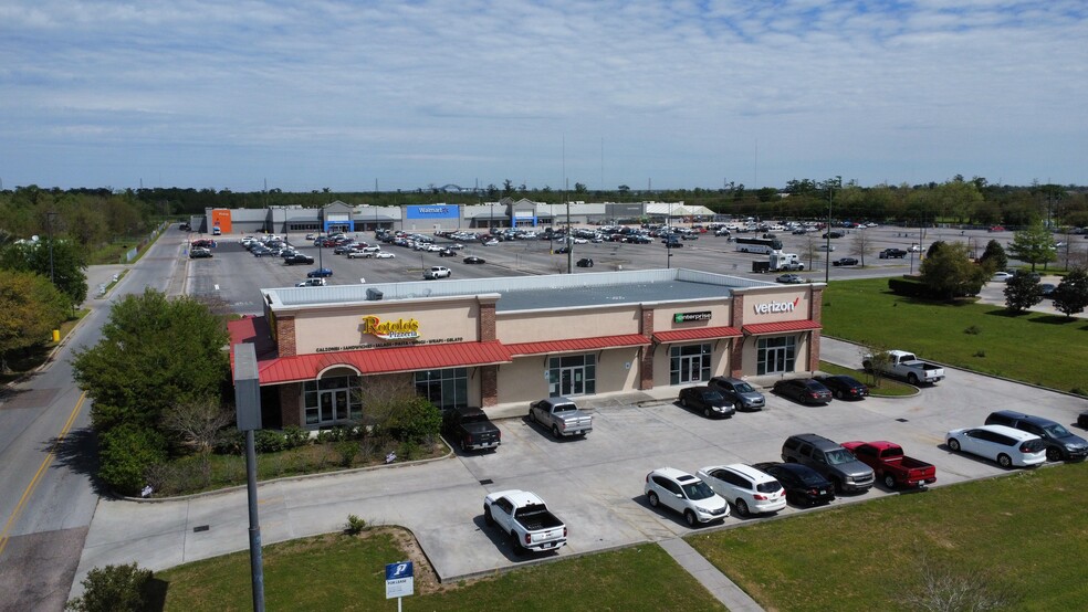 8109 W Judge Perez Dr, Chalmette, LA for lease - Building Photo - Image 1 of 4