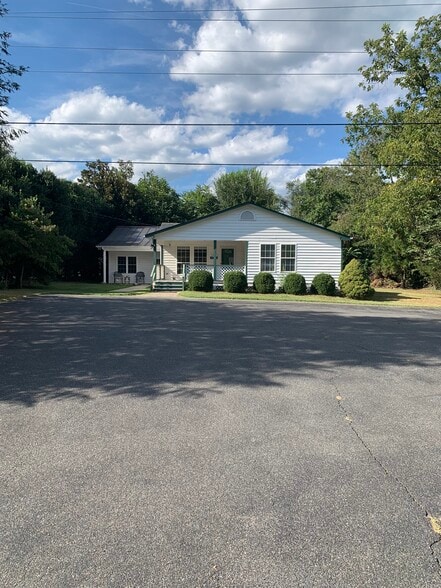 2471 Rockfish Valley Hwy, Nellysford, VA for lease - Primary Photo - Image 1 of 7