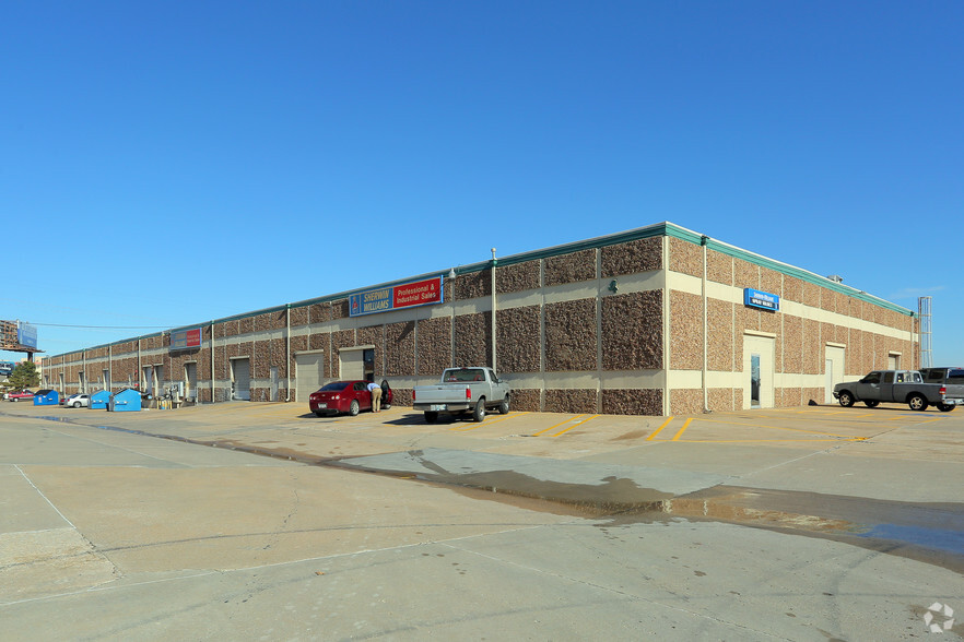 3685-3699 S 73rd East Ave, Tulsa, OK for lease - Primary Photo - Image 1 of 6