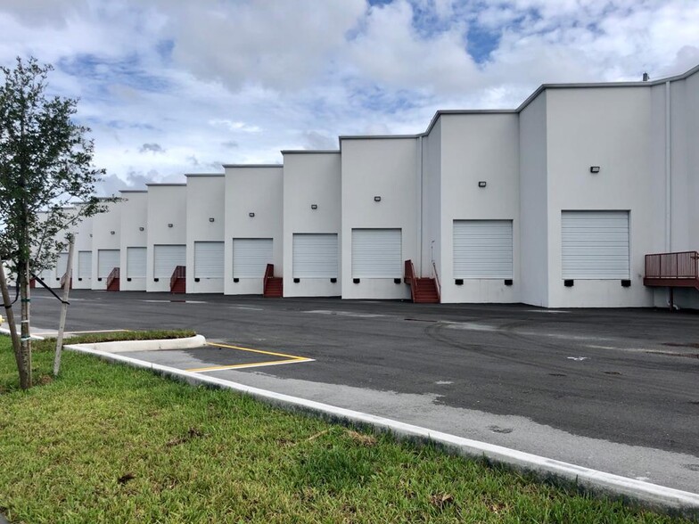 13200 NW 107th Ave, Hialeah Gardens, FL for lease - Building Photo - Image 2 of 4