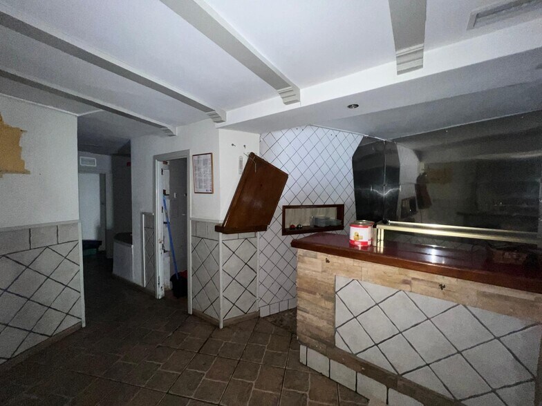 Retail in Cáceres, Cáceres for sale - Building Photo - Image 2 of 12