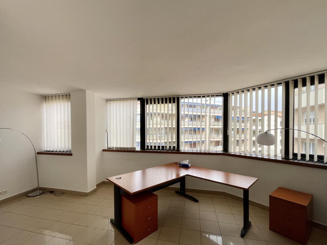 Office in Saint Raphael for sale Building Photo- Image 1 of 15