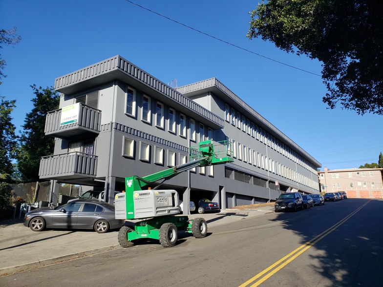 55 Santa Clara Ave, Oakland, CA for lease - Building Photo - Image 1 of 7