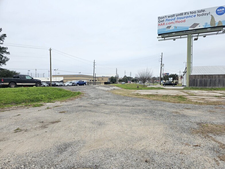 819 E Main St, Tomball, TX for lease - Building Photo - Image 1 of 7