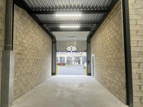 Flex in Saint-Pierre-du-Perray for lease Interior Photo- Image 1 of 6