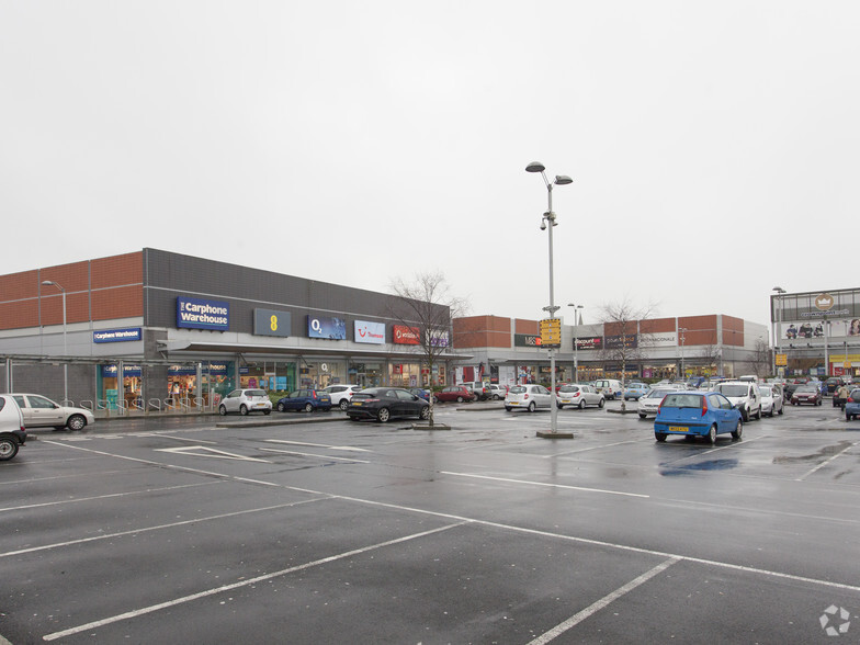 Crown Point Retail Park, Manchester for lease - Building Photo - Image 3 of 9