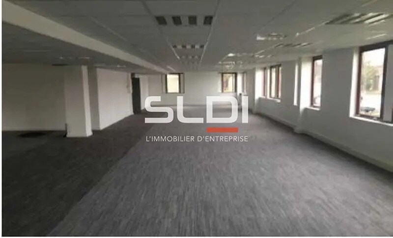 Office in Vénissieux for sale - Building Photo - Image 2 of 7