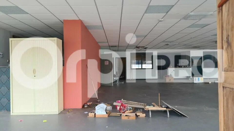 Retail in Montluçon for lease - Interior Photo - Image 3 of 8