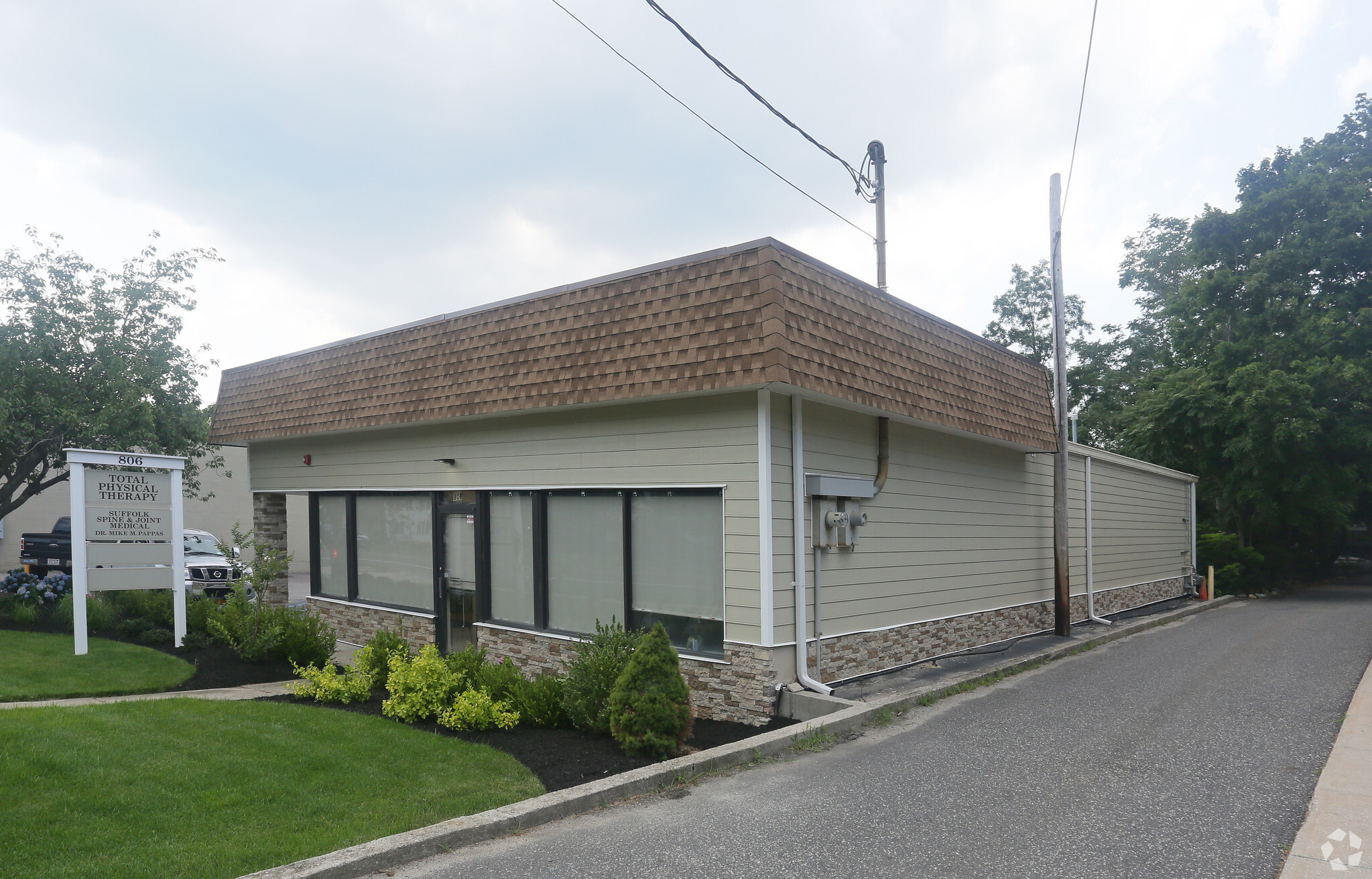 806 E Main St, Riverhead, NY for lease Building Photo- Image 1 of 10