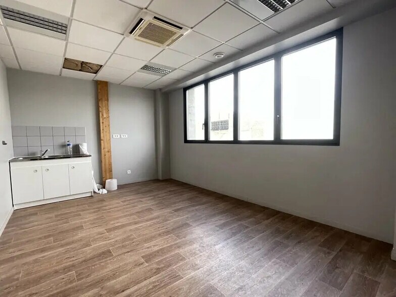 Office in Le Havre for lease - Interior Photo - Image 3 of 4