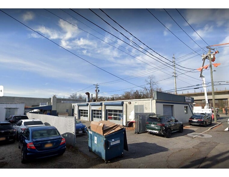 610 Oak St, Copiague, NY for sale - Building Photo - Image 2 of 5