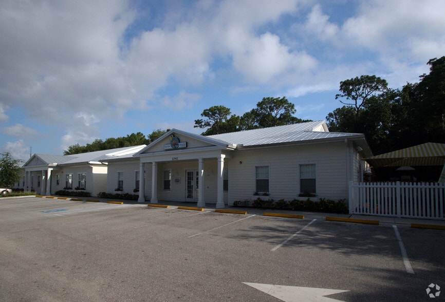 5745 Rosin Way, Sarasota, FL for sale - Building Photo - Image 2 of 13