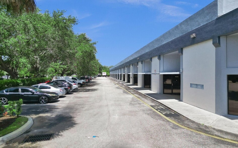 10269 NW 46th St, Sunrise, FL for sale - Building Photo - Image 3 of 9