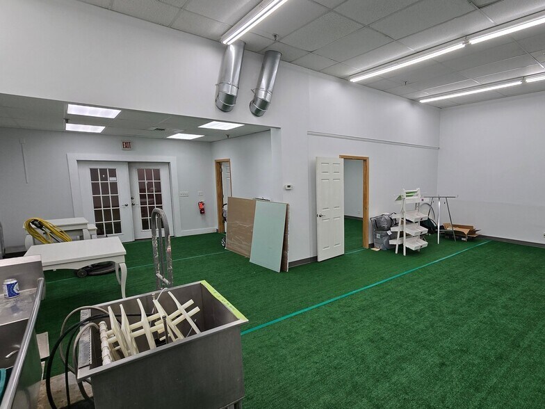 1-200 Fairport Village Lndg, Fairport, NY for lease - Interior Photo - Image 3 of 8