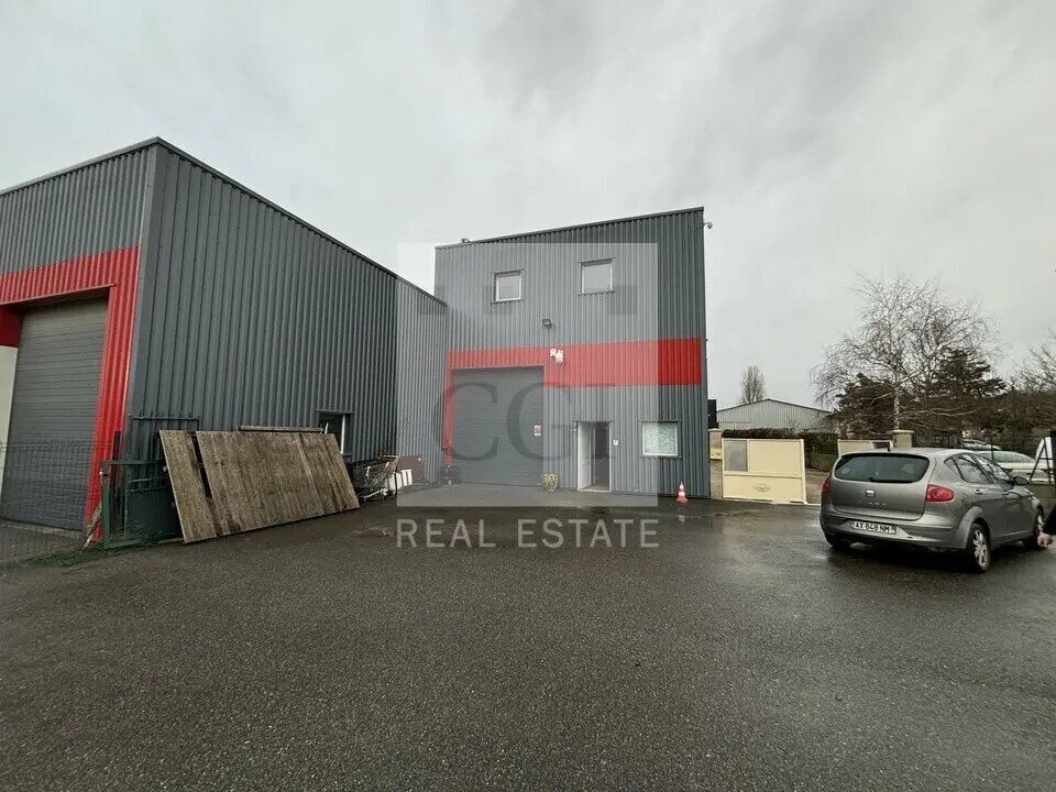 Location Local d'activités 260 m² - Photo 1