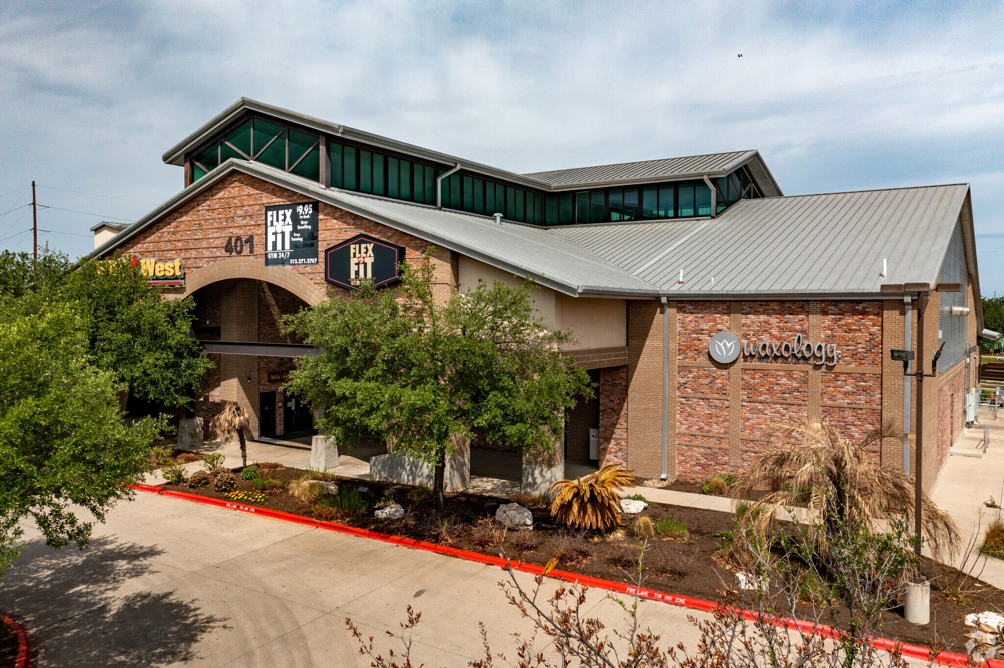 401-421 E Whitestone Blvd, Cedar Park, TX for lease Building Photo- Image 1 of 7