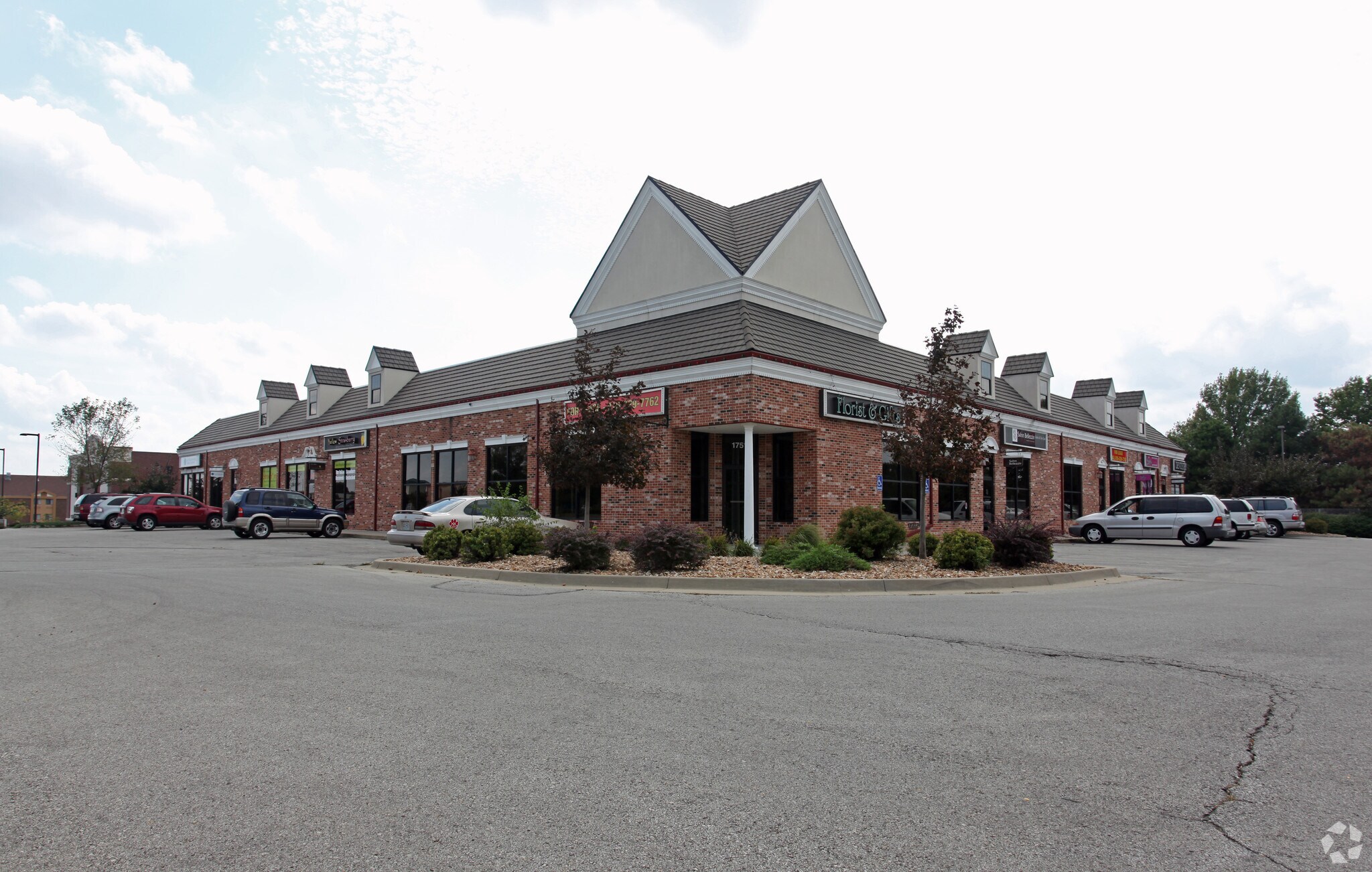 1741-1771 NW Burdett Xing, Blue Springs, MO for lease Building Photo- Image 1 of 7