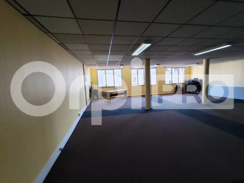 Office in Limoges for lease - Interior Photo - Image 2 of 7