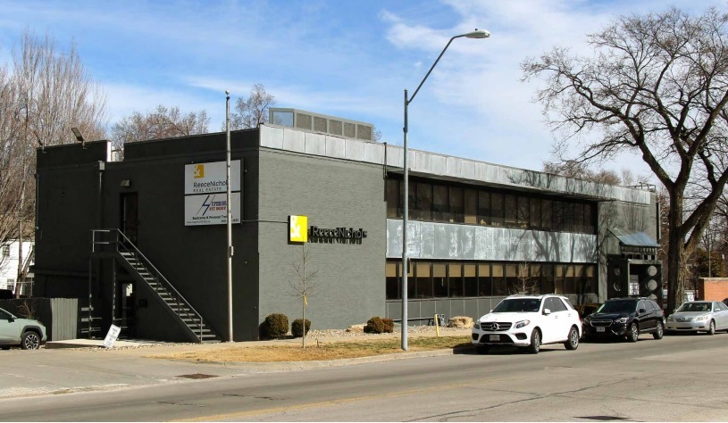 114 W Gregory Blvd, Kansas City, MO for sale - Building Photo - Image 1 of 2