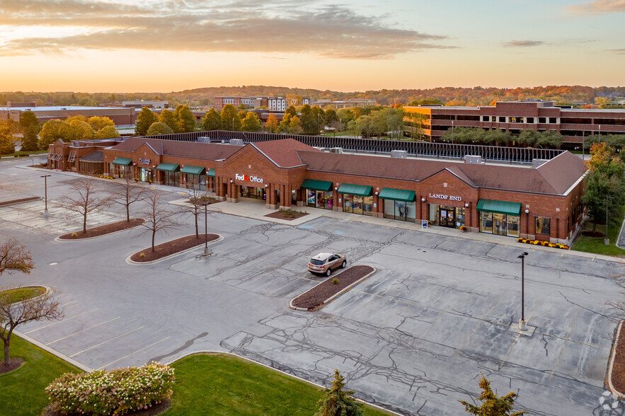 17925 W Bluemound Rd, Brookfield, WI for lease - Building Photo - Image 1 of 7