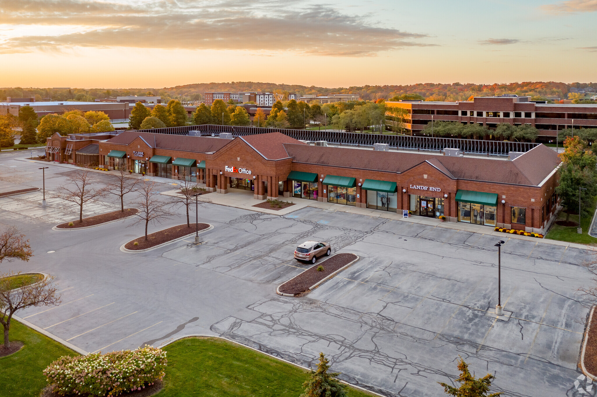 17925 W Bluemound Rd, Brookfield, WI for lease Building Photo- Image 1 of 8