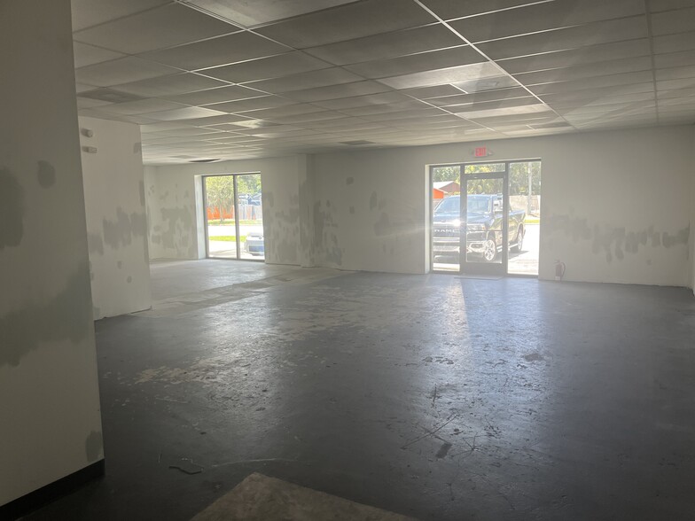 1861 N Nova Rd, Daytona Beach, FL for lease - Interior Photo - Image 3 of 13