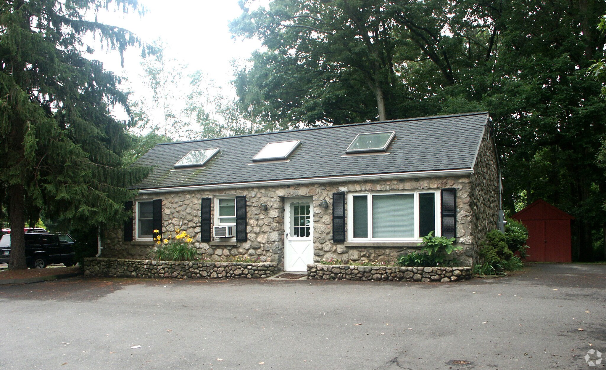 877 Main St, Monroe, CT 06468