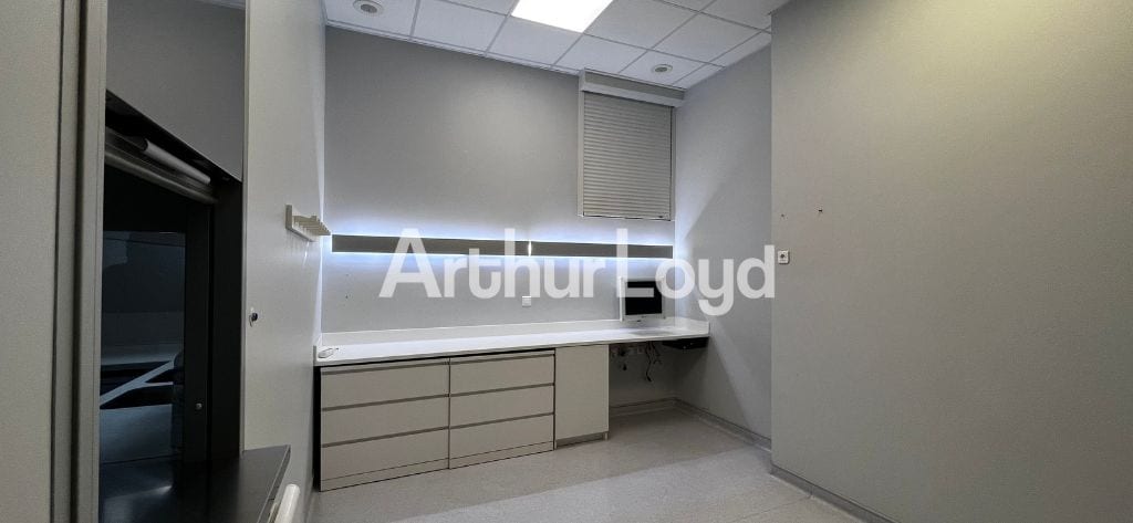 Office in Caen for lease Interior Photo- Image 1 of 4