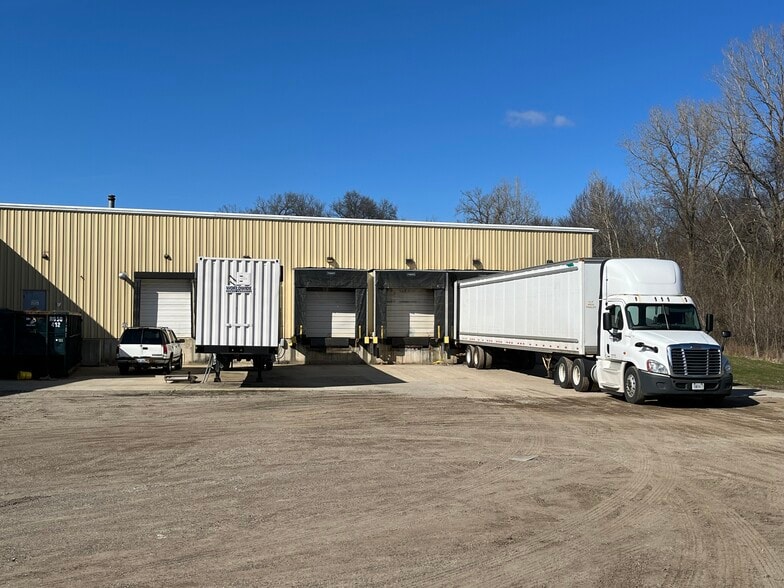 1313 Airport Rd, Niles, MI for lease - Building Photo - Image 2 of 8
