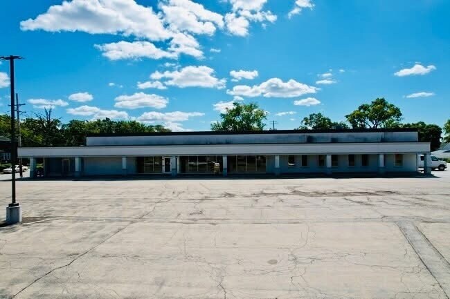 7103 W 111th St, Worth, IL for lease - Building Photo - Image 2 of 11