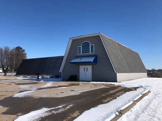 3737 NW 35th St, Topeka, KS for sale - Primary Photo - Image 1 of 1
