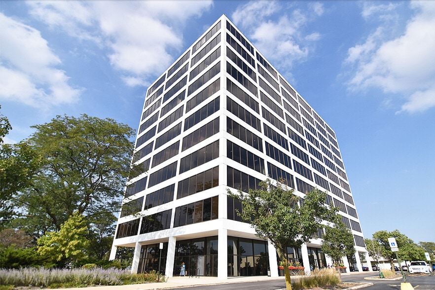 1701 E Woodfield Rd, Schaumburg, IL for lease - Building Photo - Image 2 of 11