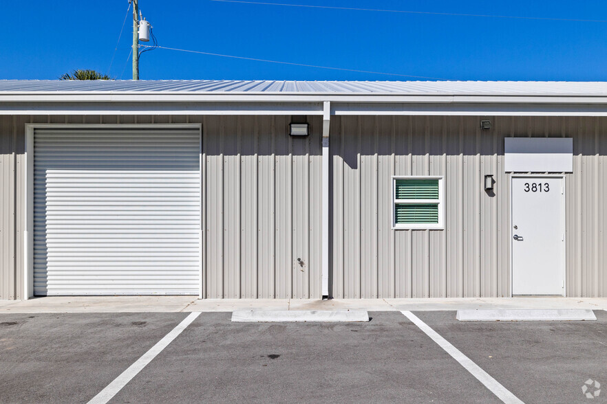 3801-3815 Oleander Ave, Fort Pierce, FL for lease - Building Photo - Image 1 of 8