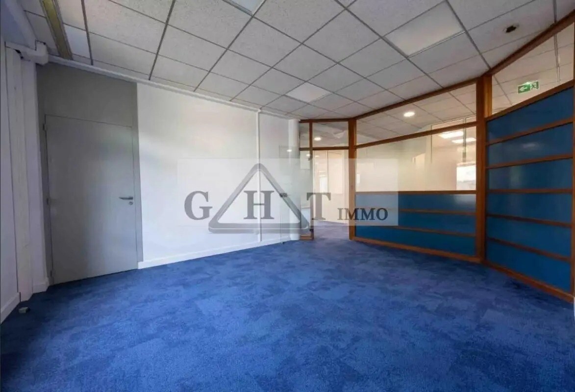 Office in Lagny-sur-Marne for lease Interior Photo- Image 1 of 8
