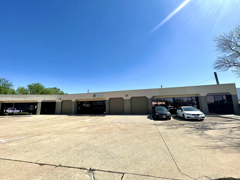 4200 N Main St, Fort Worth, TX for lease - Building Photo - Image 3 of 11