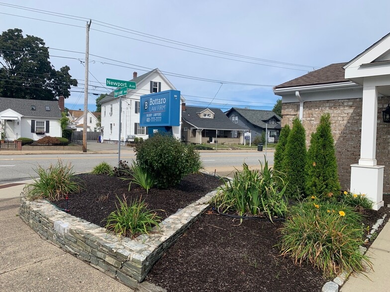 1155 Newport Ave, Pawtucket, RI for sale - Building Photo - Image 3 of 18