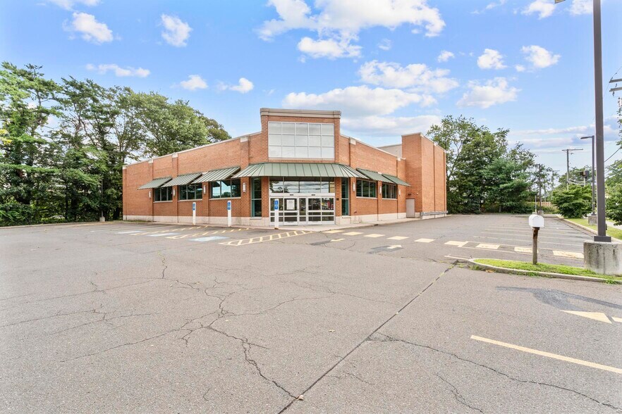 1083 Boston Post Rd, Milford, CT for sale - Building Photo - Image 3 of 27